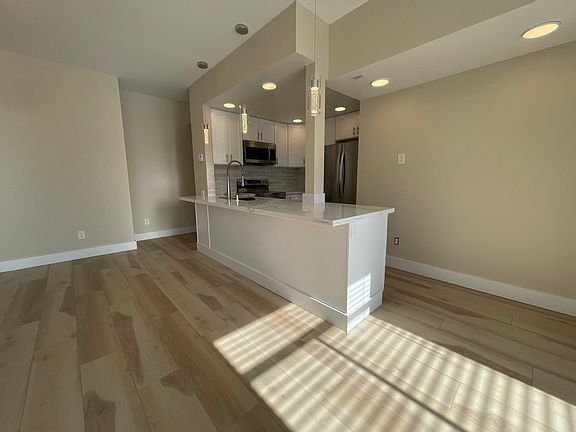 2nd image of 924 17th Ave #5