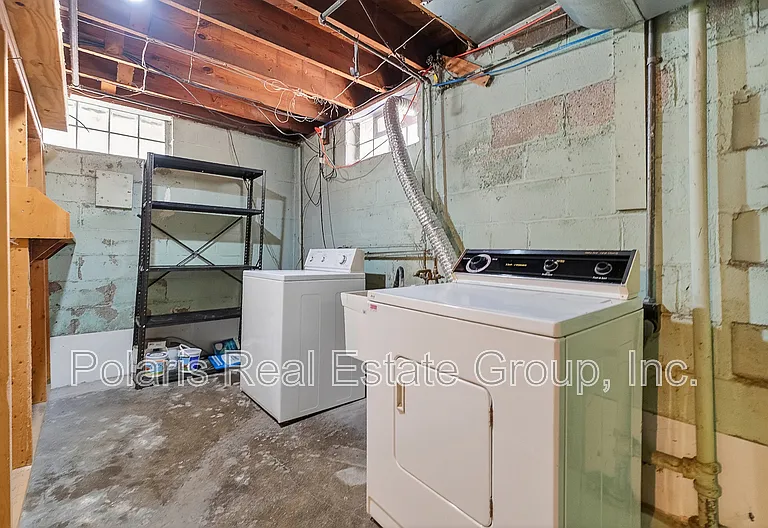 717 E 60th St — Photo 20