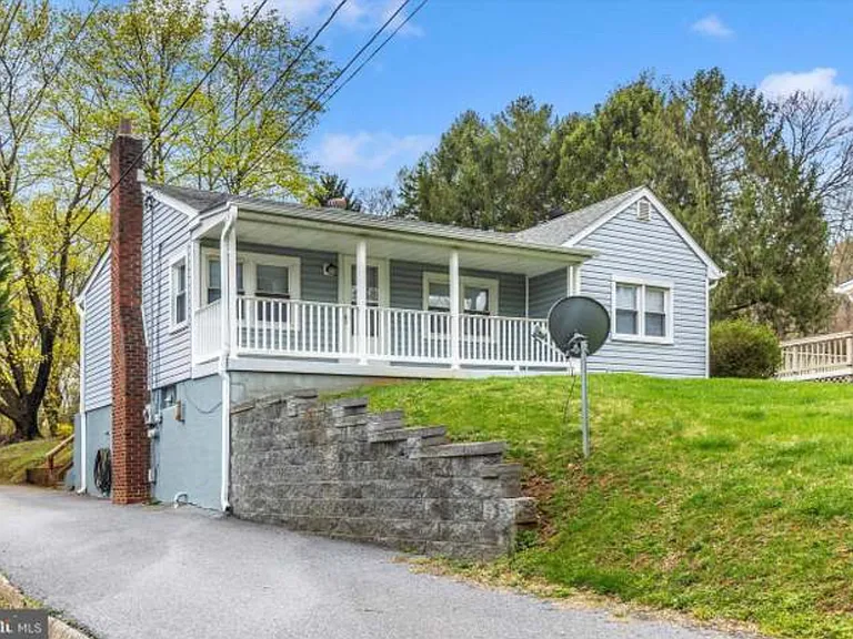 3712 S Mountain Rd — Photo 3