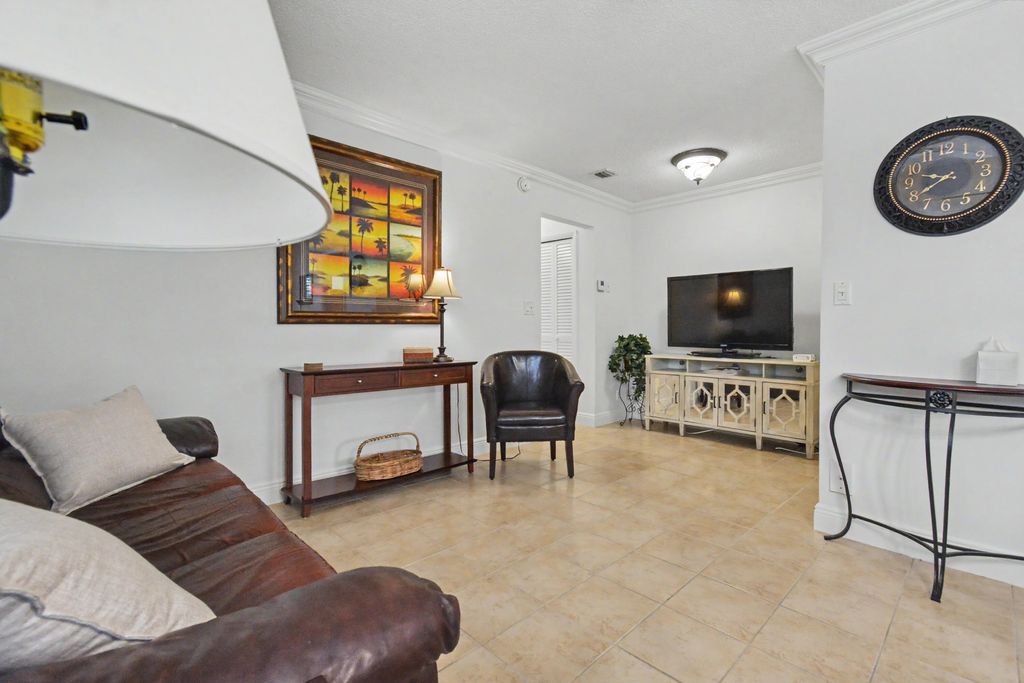 2701 NE 1st St APT 201, photo 4