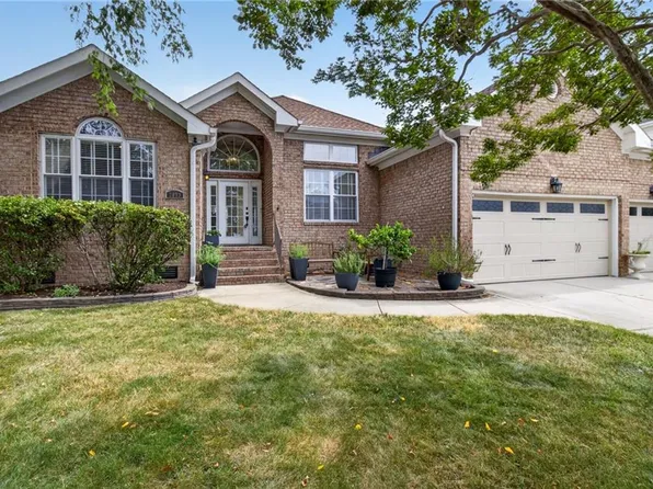 2073 Bierce Dr, Virginia Beach, VA 23454