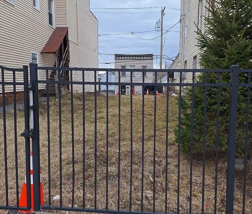 2nd image of 235 Remsen Street