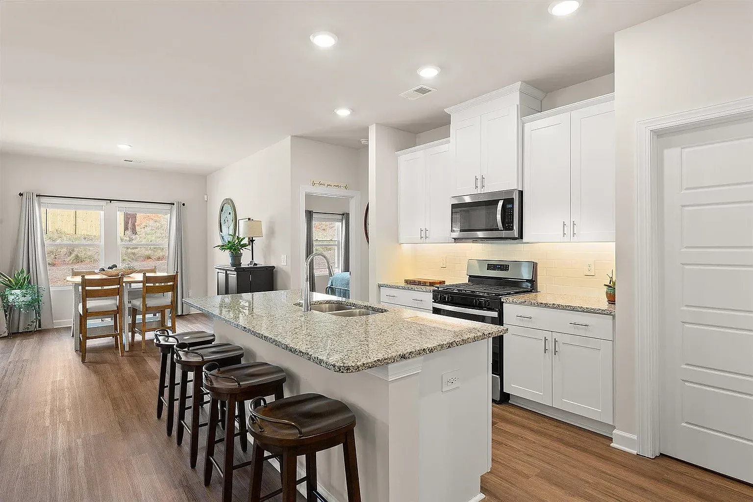 3 bed, 1670 sqft, $1,950 — Photo 4