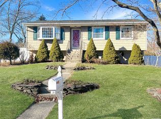 17 Starr St, Port Jefferson Station, NY 11776