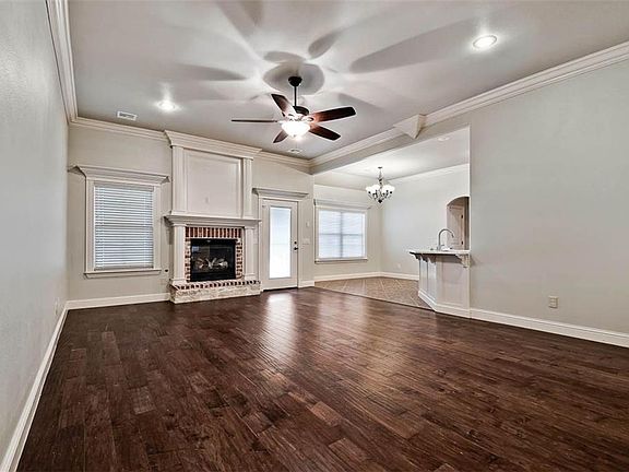 3rd image of 6421 S 41st St