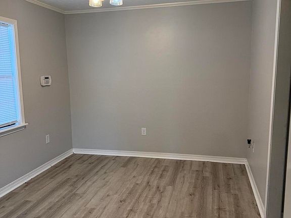 2nd image of 832A Sussex Pl
