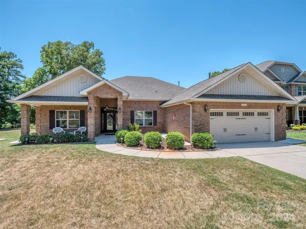 6319 Pine Chapel Dr, Charlotte, NC 28273