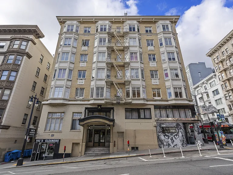 The Langham Apartments — Photo 33