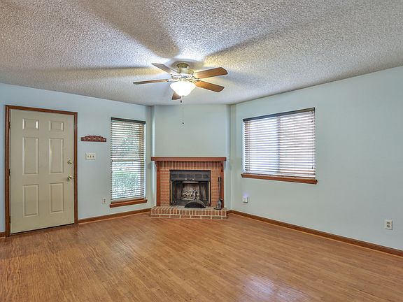 5th image of 1609 Willow Bend Way #A