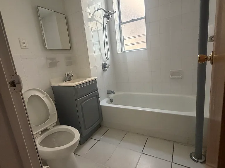 5107 Hudson Ave #2C — Photo 6