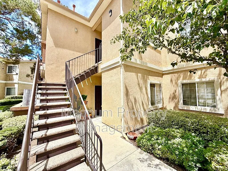 3 bed, 2.0 bath, 1232 sqft, $2,499 — Photo 2