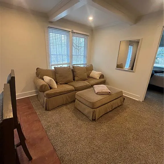 554 E Main Rd — Photo 6