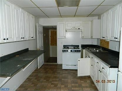 2nd image of 654 Lamberton St