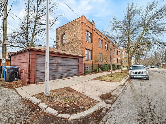 3rd image of 5014 N Oakley Ave #G
