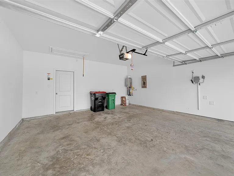 9723 Pettus Creek Dr — Photo 32