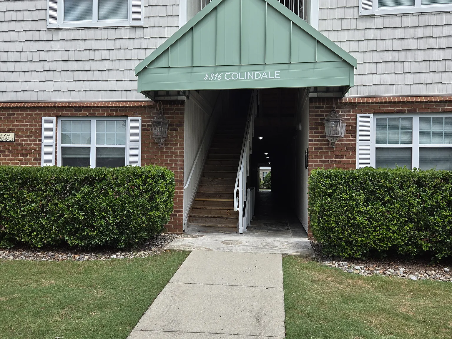 2 bed, 1367 sqft, $1,995 — Photo 2