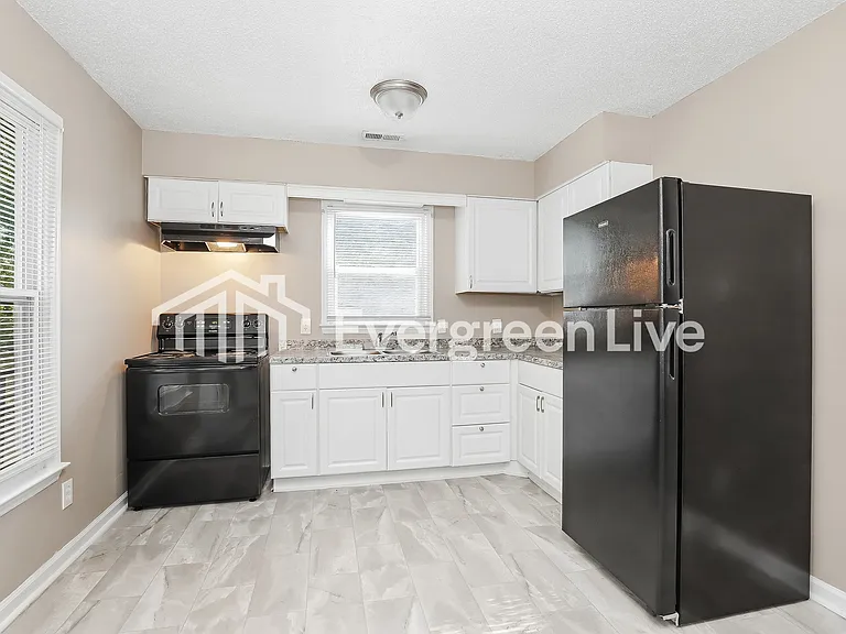 1513 Cedrow Dr — Photo 4