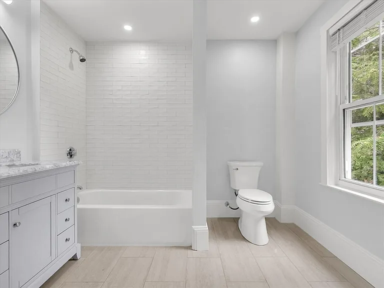 186 Main St #2 — Photo 6