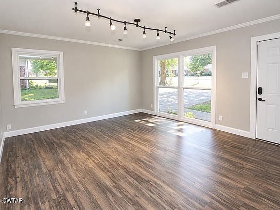 2nd image of 110 Circle Dr
