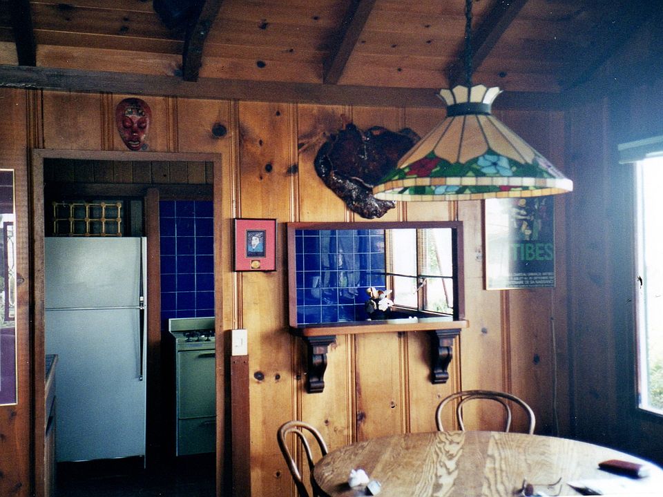 Dining alcove with ocean view