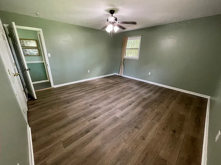 92 Crawford Rd — Photo 2