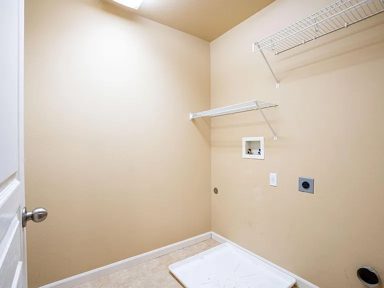 20487 Brentwood Ave — Photo 29