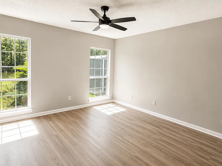 8242 Rocky Creek Dr — Photo 3