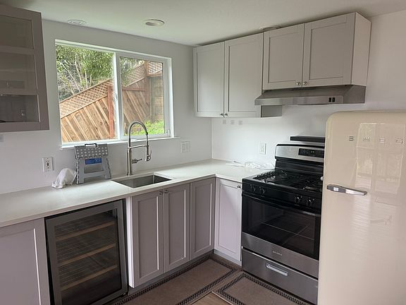 5th image of 515 Redwood Ave #A