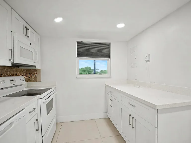 10110 Boca Entrada Blvd #305 — Photo 7
