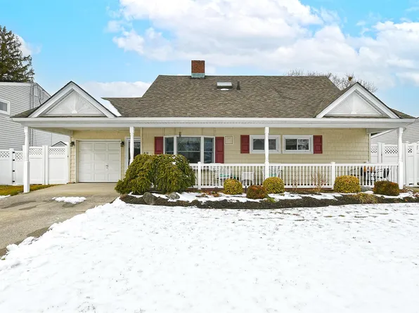 414 Twin Lane South, Wantagh, NY 11793