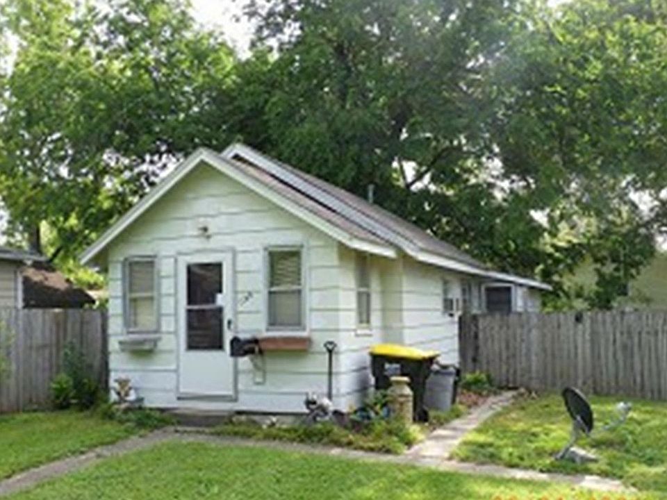 1st image of 1120 Stafford Ave