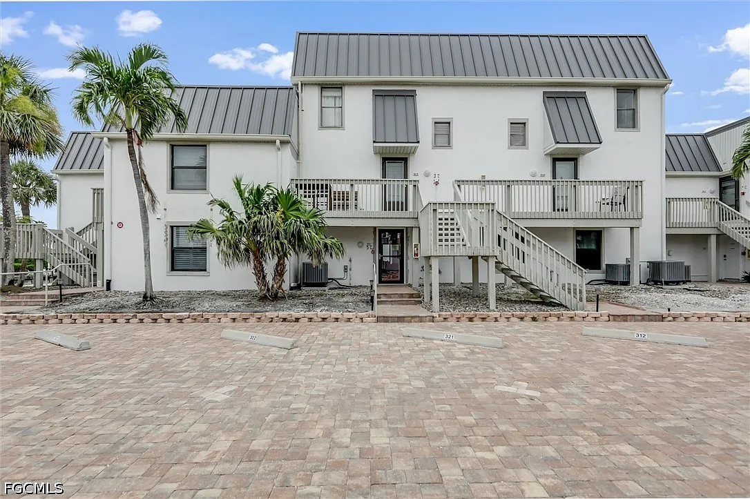 3 bed, 2.0 bath, 1218 sqft, $8,000 — Photo 4