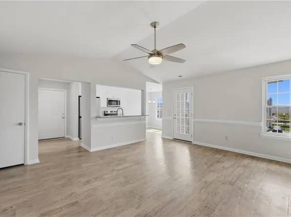 1828 Chantilly Ct, Virginia Beach, VA 23451