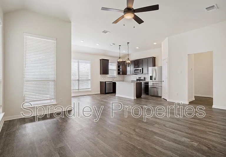 1925 Bayou Wood Ln — Photo 7