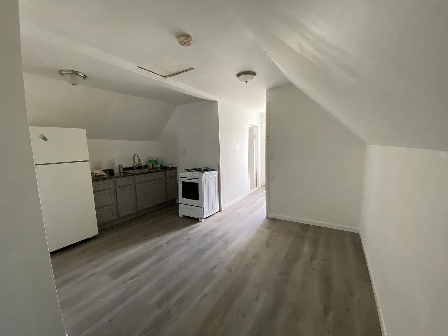 2 bed, $1,900 — Photo 2