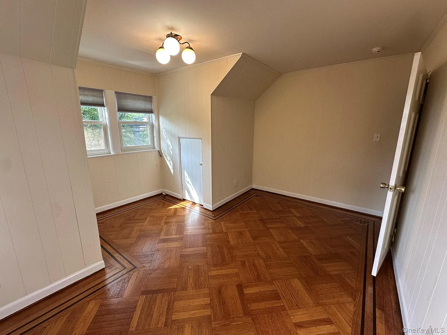 3 bed, 1.0 bath, 1100 sqft, $4,200 — Photo 2