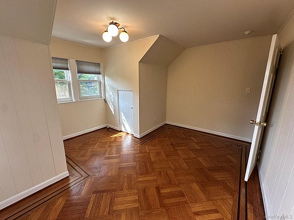 2nd image of 215 Conklin St
