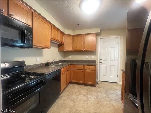 4th image of 24496 Clareshire Dr