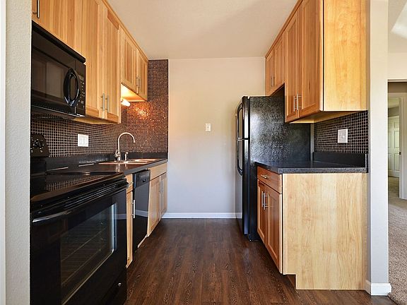 4th image of 1515 12th St NW APT 4