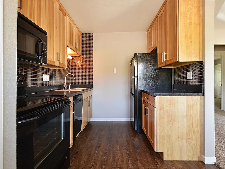 4-Plex Apartment on North Hill! 1515 12th St. NW! — Photo 3