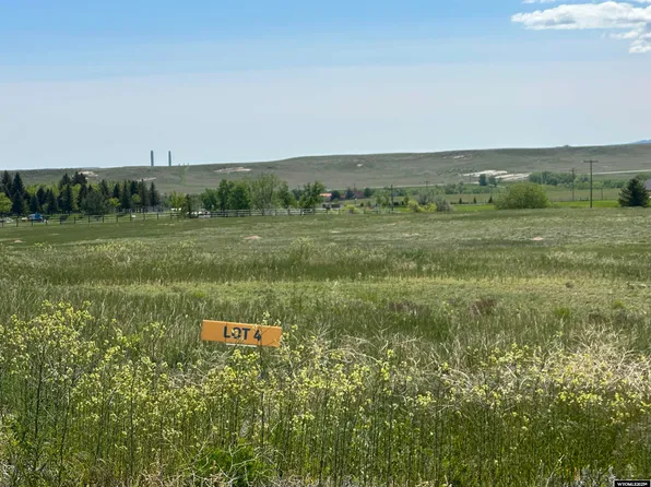 4 Canyon Ln, Glenrock, WY 82637