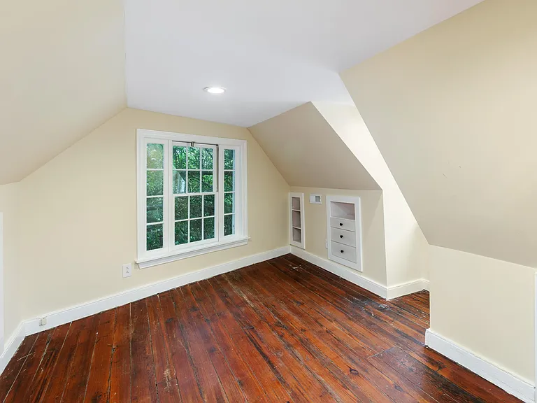 13 Elizabeth St #B — Photo 30