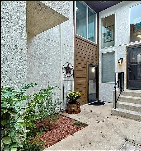 3 bed, 1890 sqft, $2,399 — Photo 2