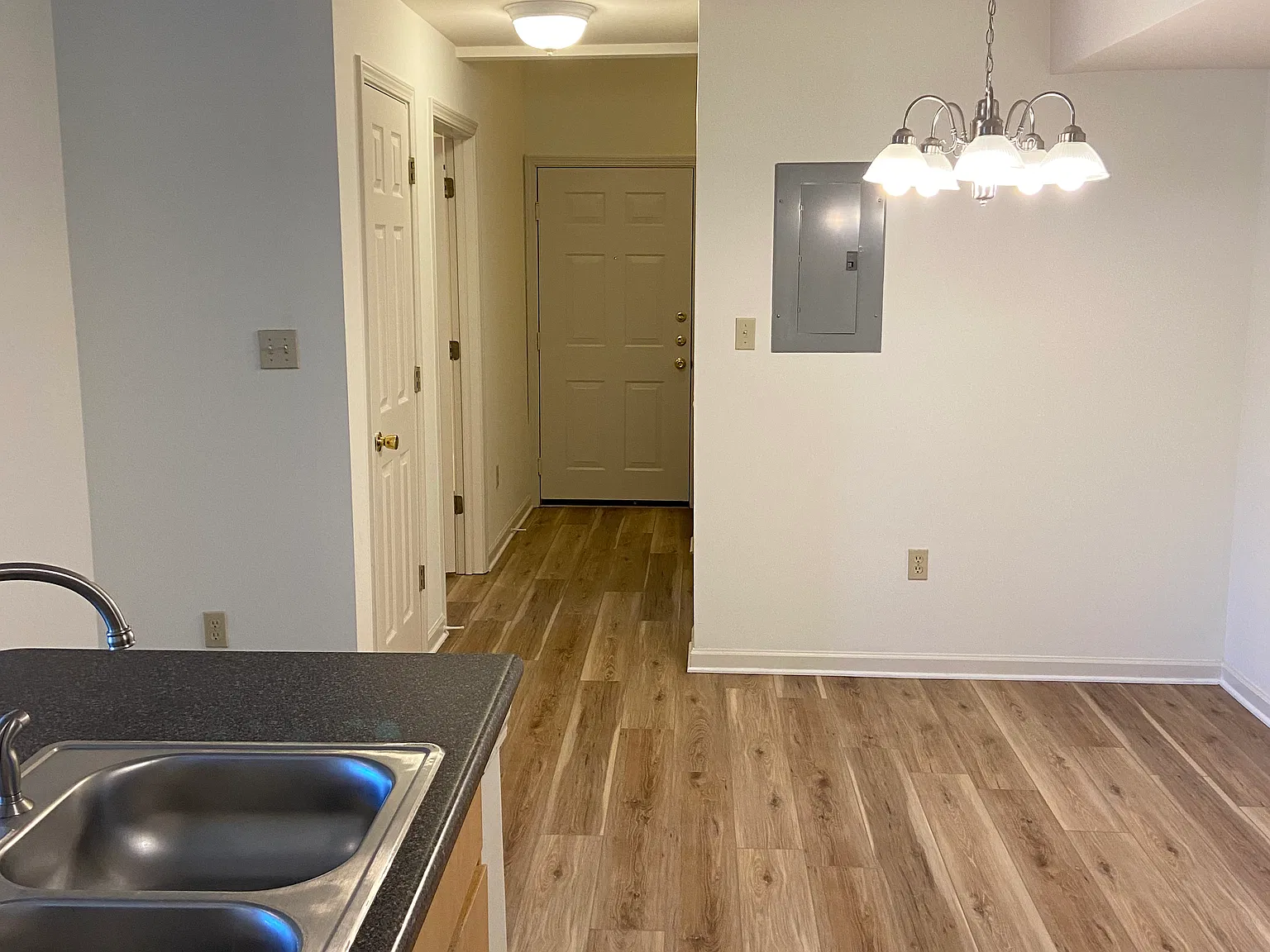 2 bed, 1305 sqft, $1,950 — Photo 4