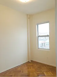 Rented by Eleni Moustakis LREB