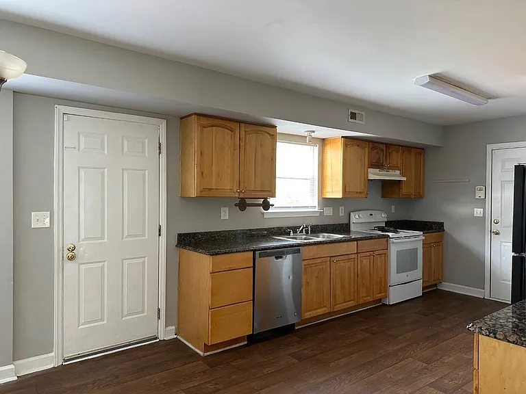 422 Kingville Dr — Photo 4
