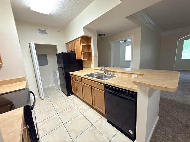 3 bed, 2.0 bath, 1244 sqft, $2,900 — Photo 2