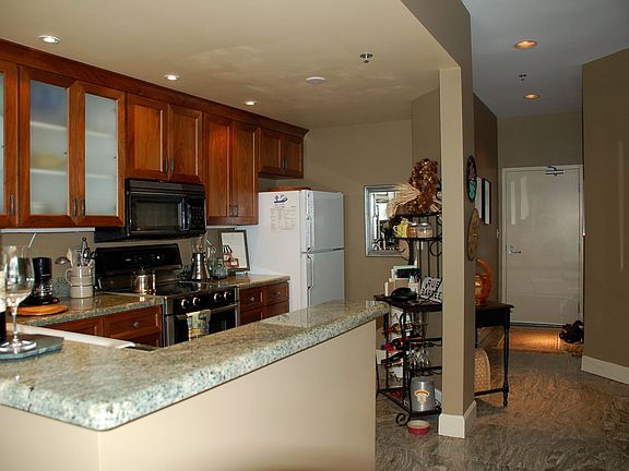 2nd image of 220 Lombard St APT 315