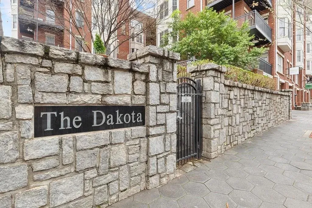 2 bed, 2.0 bath, 1516 sqft, $3,200 — Photo 2