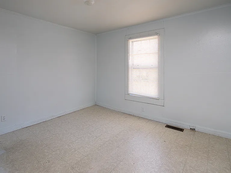 515 W Davidson Ave — Photo 5